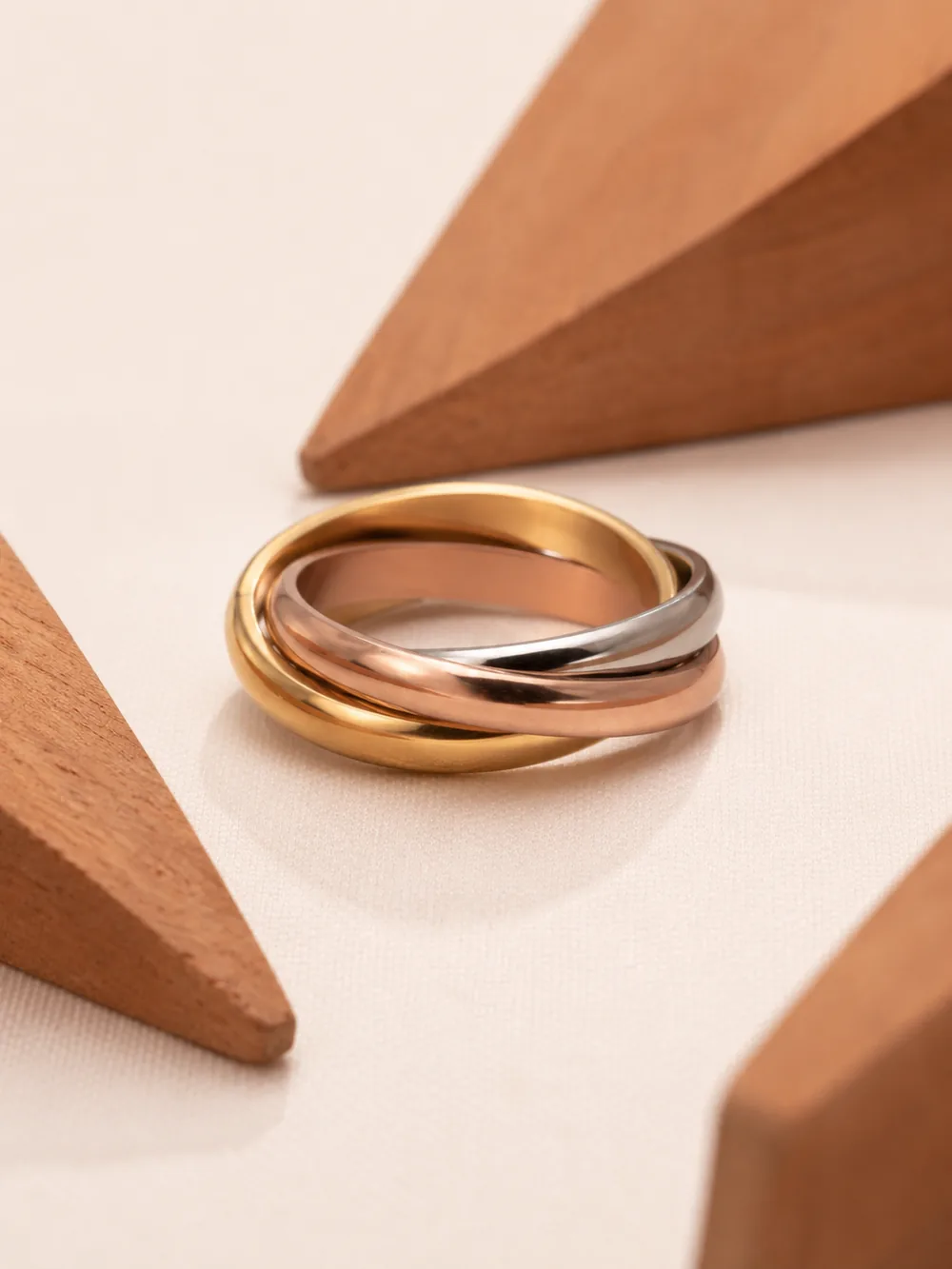 Three-tone rolling ring